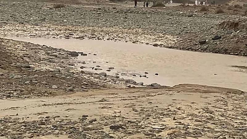 انتشال جثمان طفل غرق في مستنقع بالباحة 