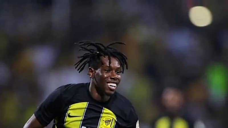 الرائد يحسم صفقة زكريا هوساوي