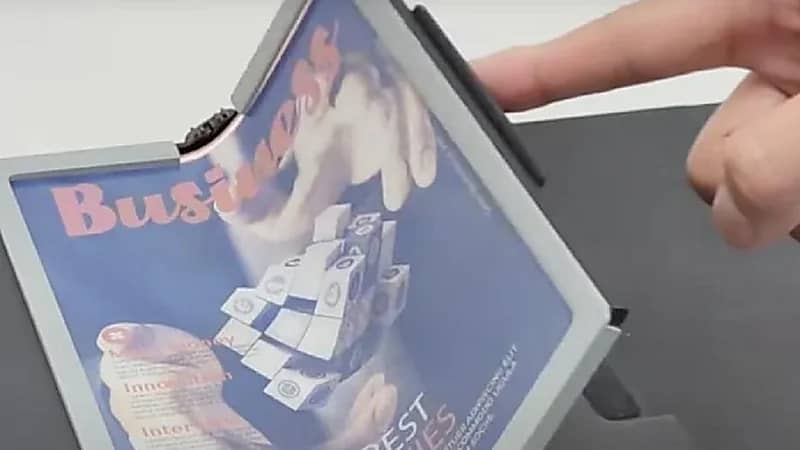 آبل تعتزم تزويد جهاز جديد قابل للطي بشاشات ورقية من الحبر الإلكتروني