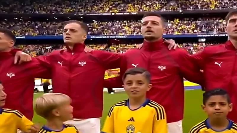 ردة فعل أطفال بعد رؤية محترف الهلال سافيتش .. فيديو