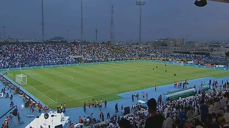 جماهير الهلال والنصر تحتج على تشغيل الأغاني في وقت الصلاة .. فيديو