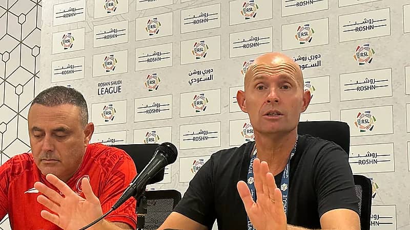 مدرب الشباب: أنا محتار من ركلات جزاء النصر