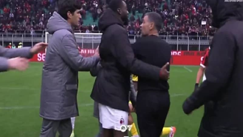 اشتباك بين مدرب ميلان وقائد فريقه بالدوري الإيطالي .. فيديو