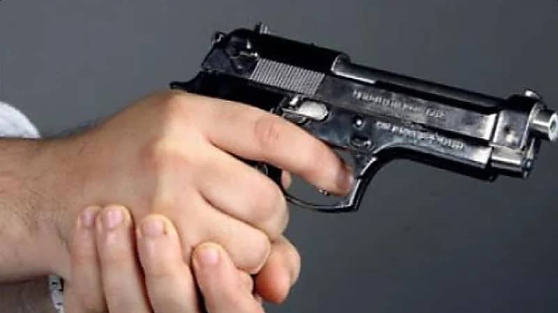 شاب يقتل شخصًا بالرصاص أثناء احتفاله بنجاح شقيقه بالثانوية العامة