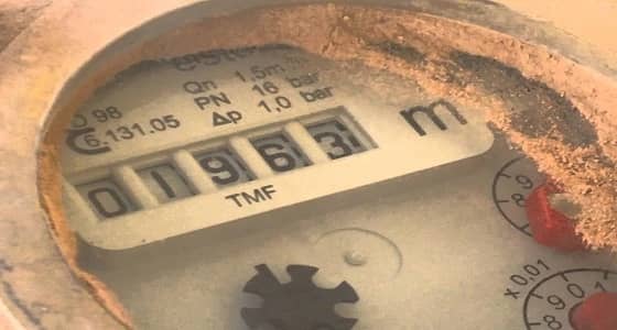 بالفيديو.. مواطن يكشف خللاً في عدادات المياه و " الشركة " تتفاعل