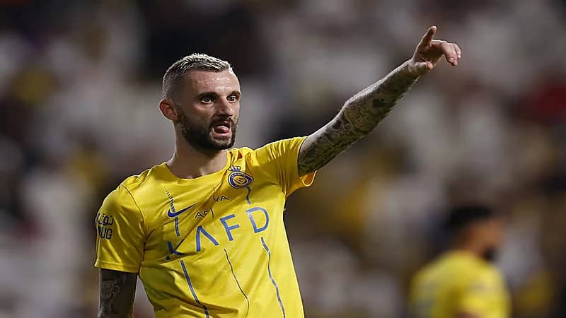 كاسترو يُعيد بروزوفيتش ويستعين بالنجار