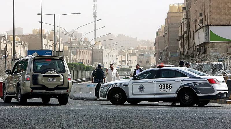 شبان يستكملون مشاجراتهم الدامية أمام العناية المركزة