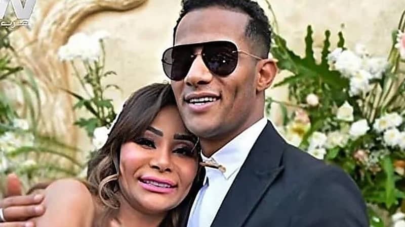 شاهد.. رومانسية شقيقة محمد رمضان وزوجها 