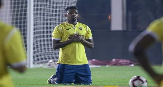 لاعب أحد يتعرض لإصابة عنيفة