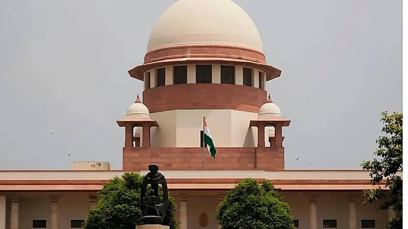 المحكمة العليا بالهند: إذا خانتك زوجتك وحملت طفلاً فيظل ابنك ولو من غيرك