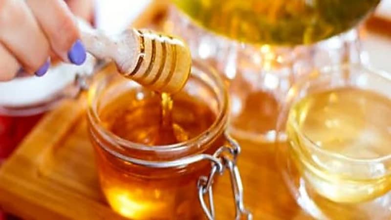 أشياء وضعها على الوجه يشكل خطرًا منها "العسل"