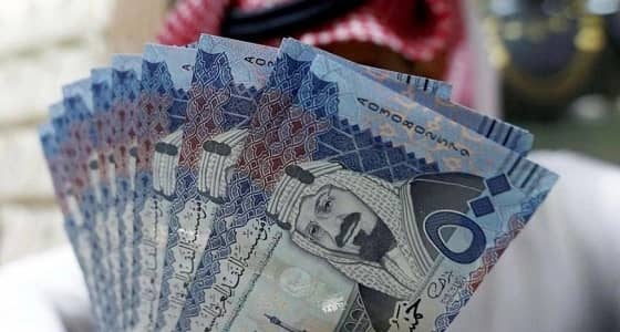 الجهات الحكومية تبدأ إضافة العلاوة السنوية إلى رواتب موظفيها