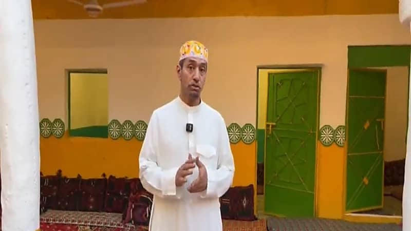 بالفيديو.. مواطن يحول بيتا جدرانه متهالكة إلى تحفة معمارية بالرس