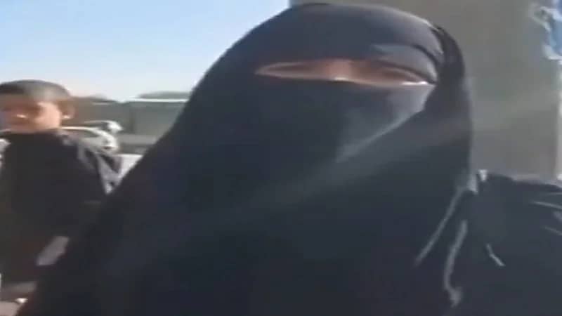 سيدة تكشف عن تفاصيل معاناة النساء في المناطق المسيطرة عليها "طالبان" "فيديو"