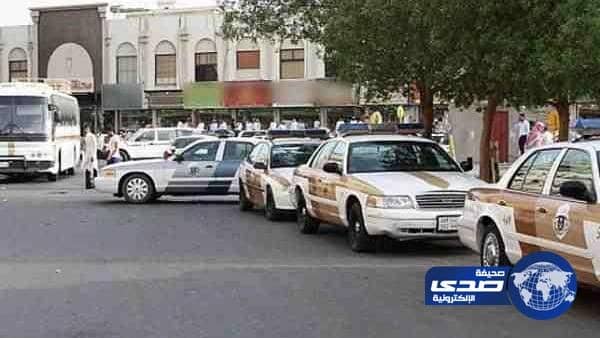 شابان يخبئان 200 ألف ريال داخل كيسين بسيارة ألنترا في الرياض