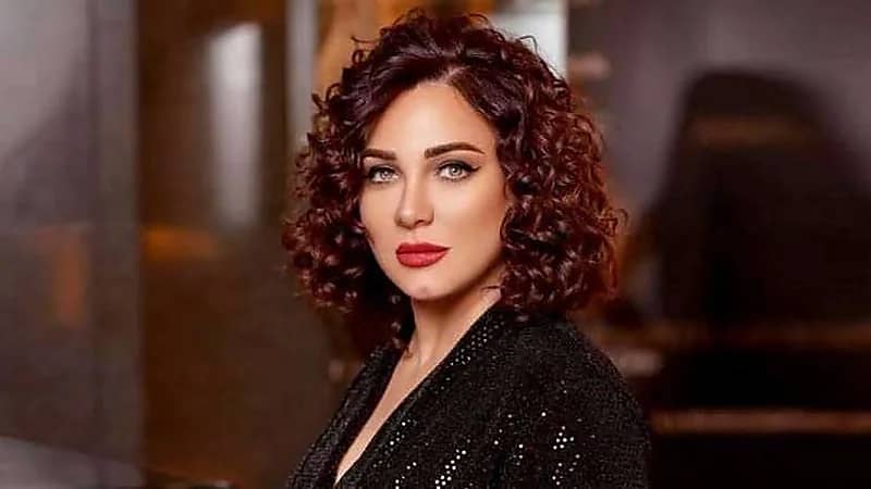 سلاف فواخرجي ترد بسخرية على شائعة زواجها من بشار الأسد