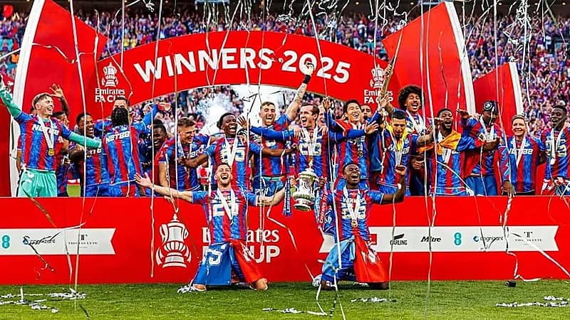 يويفا يؤجل حسم مشاركة كريستال بالاس في الدوري الأوروبي