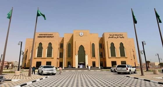 ضبط شاحنات مخالفة جنوب طريق " الدمام- الرياض "