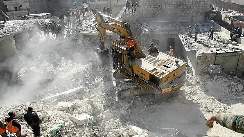 بالفيديو.. مصرع وإصابة 20 شخصاً جراء انهيار مبنى سكني بسوريا