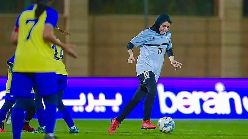 شاهد .. لاعبة النصر مباركة الصيعري تراوغ على طريقة رونالدينيو