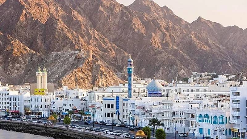 دولة عربية تدرس اعتماد 3 أيام إجازة أسبوعية