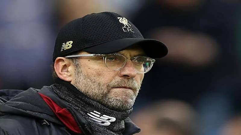 وفاة والدة مدرب ليفربول وكورونا تمنعه من حضور جنازتها