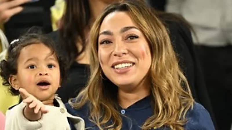 زوجة كومان نجم البايرن تعلن دعمها لفلسطين .. صورة