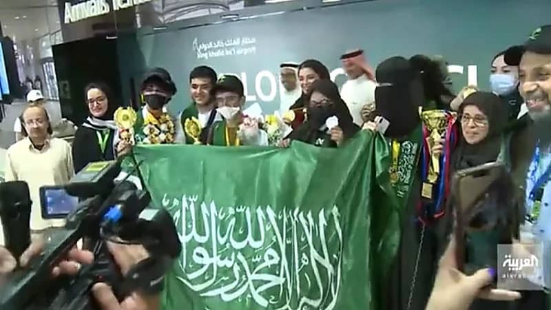 بالفيديو.. الطلاب والطالبات الفائزون يعربون عن سعادتهم بعد فوزهم بـ 13 جائزة