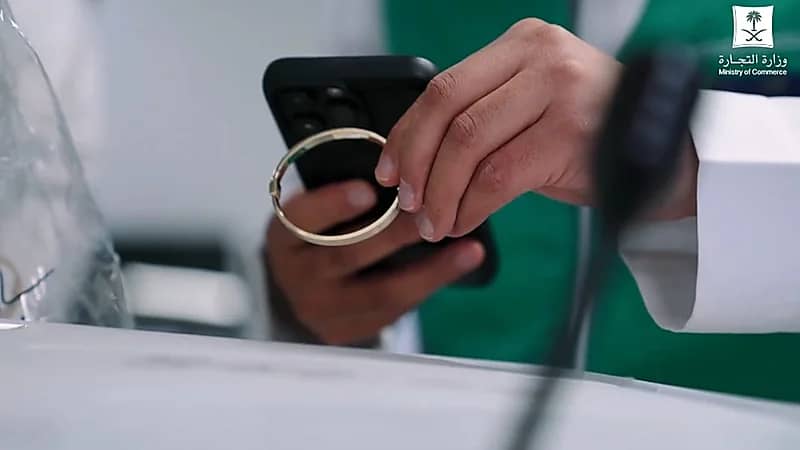ضبط معمل للغش في الذهب بالرياض.. فيديو