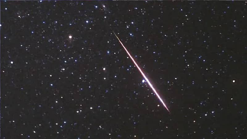 "فلكية جدة": ذروة تساقط شهب الثوريات الجنوبية الليلة