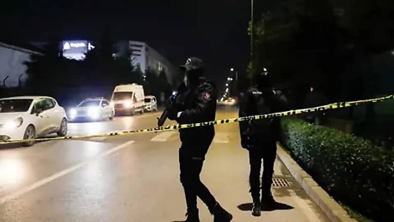 شاب يقتل أم لطفل ويدفنها بطريقة مروعة