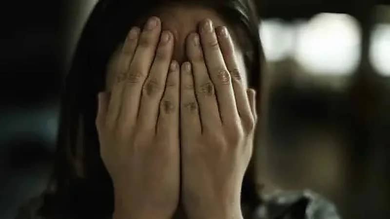 زوج يفقأ عين زوجته إثر شجار بينهما