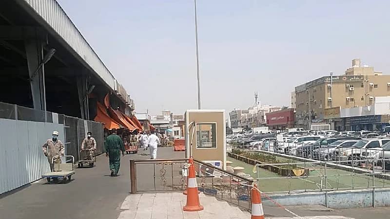 أمانة جدة توقف حراج سوق الخضار والفاكهة المركزي احترازياً