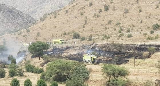 الدفاع المدني ينجح في السيطرة على حريق أعشاب بموقعين مختلفين بمحافظة المندق