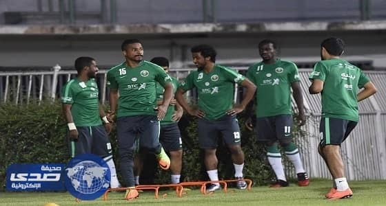 لاعبو الأخضر ينتظمون في التدريب