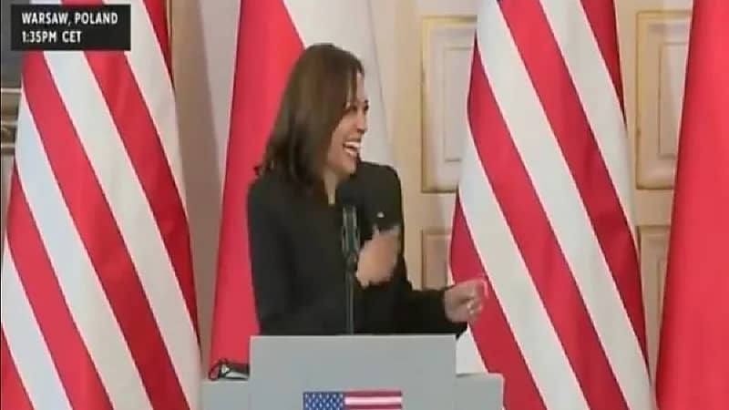 شاهد.. ضحك هستيري لنائبة بايدن فجأة بعد سؤال بشأن أوكرانيا