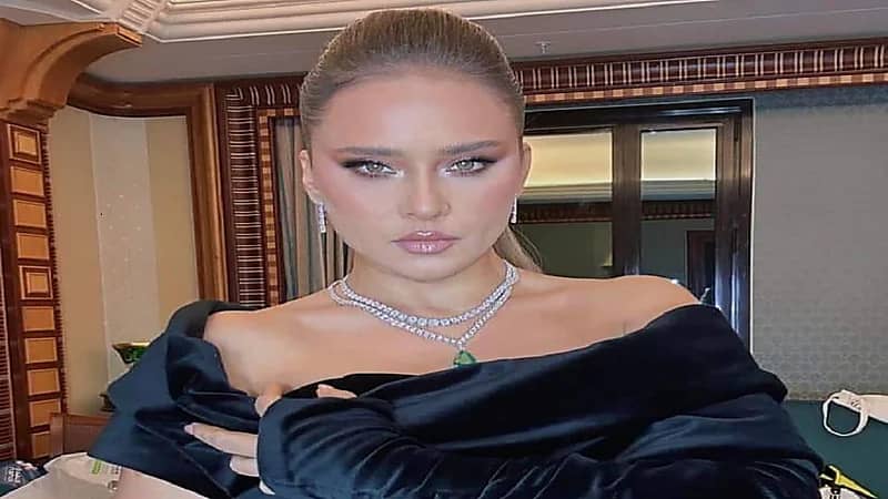 إطلالة أنثوية.. نيللي كريم تخطف الأنظار بفستان أسود