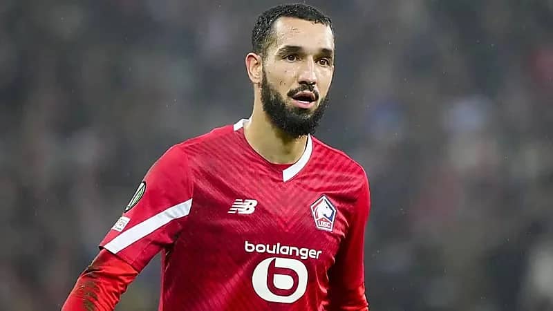 بن طالب أول لاعب يشارك بجهاز تنظيم ضربات القلب