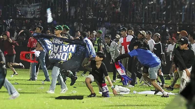 رئيس إندونيسيا : فيفا لن يفرض عقوبات على البلاد بسبب حادث التدافع