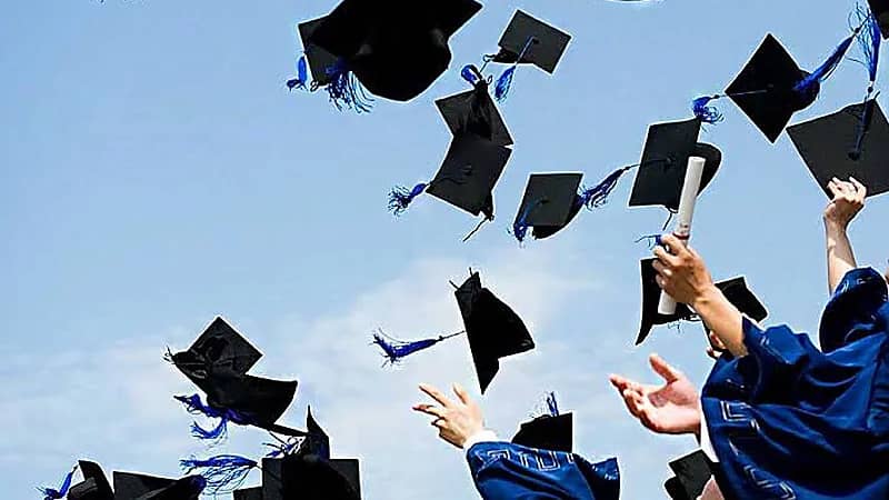 منع مطالبة أي مبالغ مالية من الطلاب لحفلات التخرج