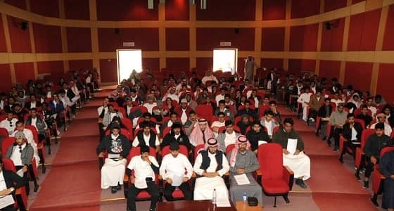 بالصور.. " كلية الاتصالات " ترحب بالمتدربين وتؤكد الالتزام بالزي المدرسي