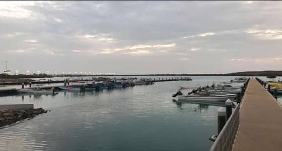 وزير البيئة يُعلن الانتهاء من مرفأ فرسان