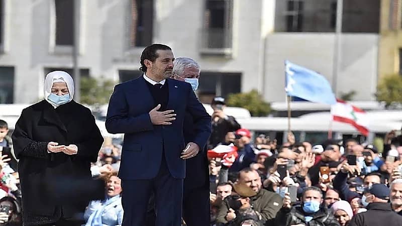 صور.. سعد الحريري يزور ضريح والده في صمت