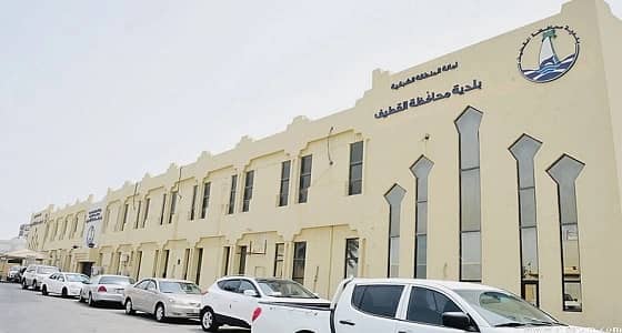 إغلاق شارع أبو بكر الصديق بـ " القطيف "