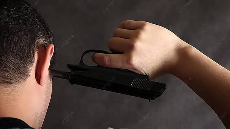 طالب يُطلق النار في مدرسته على زملائه قبل أن ينتحر في دورة المياه .. فيديو