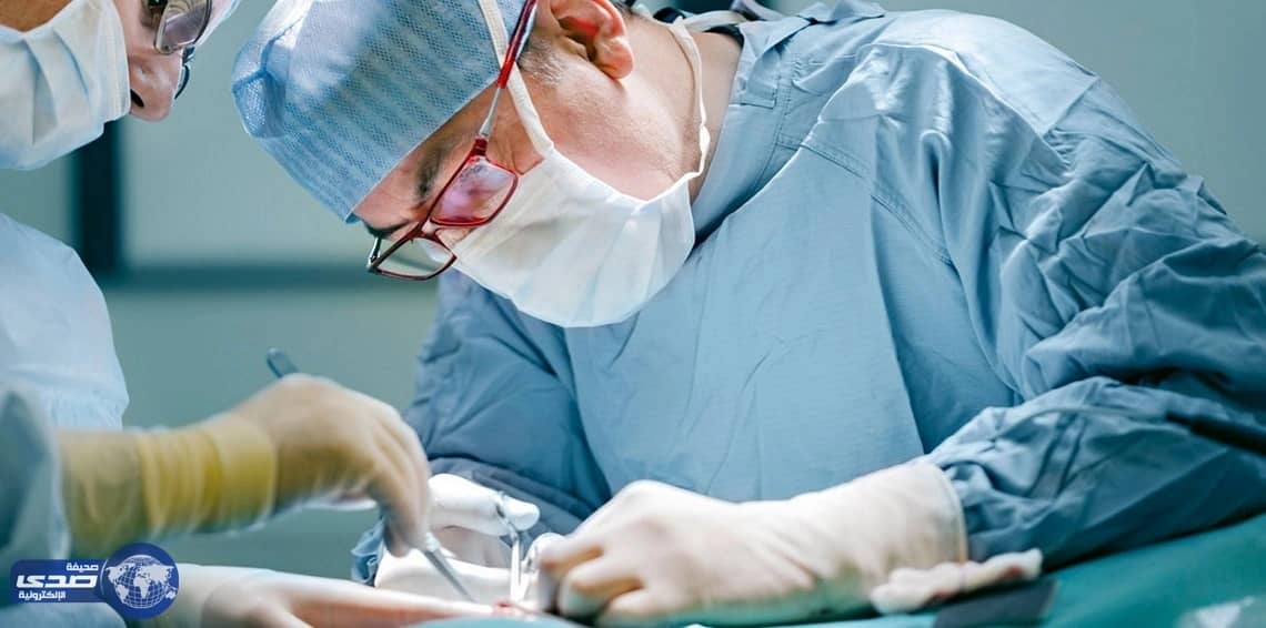 بالصور.. إستخراج مبلغ 1800دولار من معدة لاجئ سوري