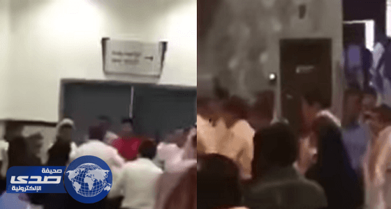 بالفيديو.. مشاجرة جماعية في «مول» بين حارس أمن ومجموعة أشخاص