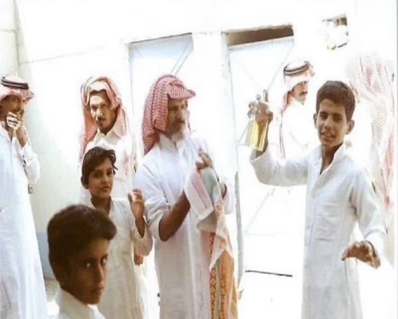 هل حملتم المنشفة والعطر للضيوف؟ صورة من الزمن الجميل