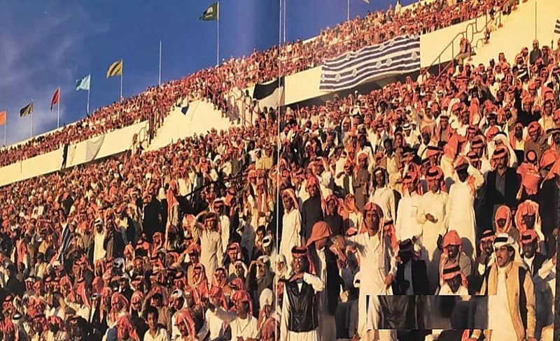 الجماهير في استاد الملز بالرياض قبل 35 عام