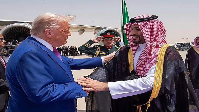 ولي العهد يستقبل ترامب في الرياض.. فيديو وصور